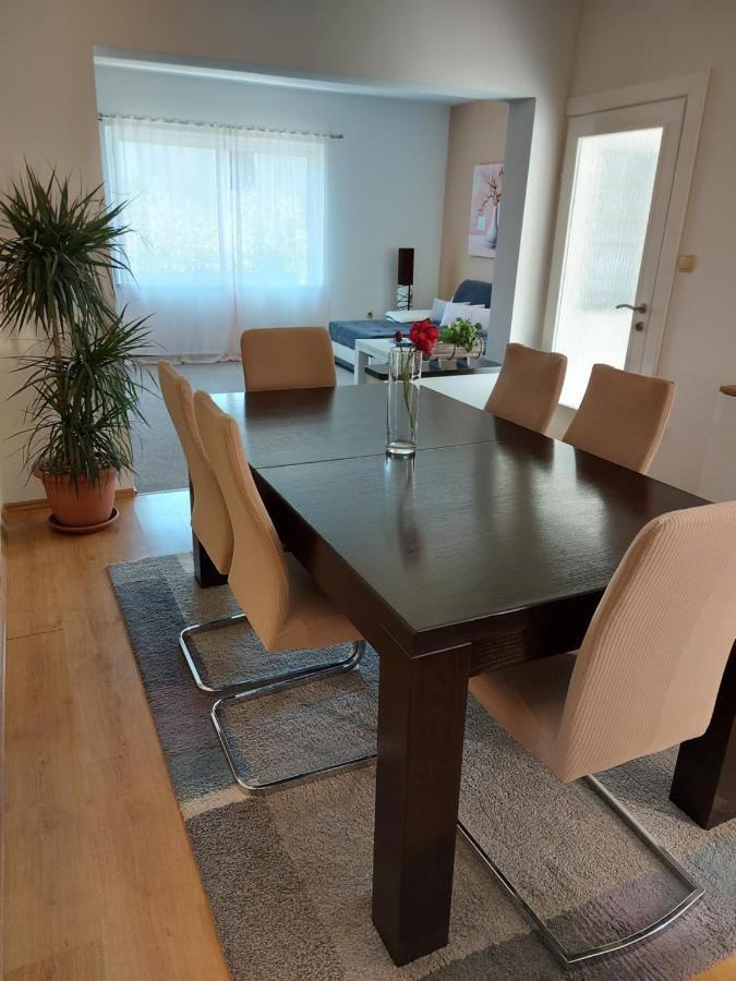 Apartman Larisa Apartment Kampor Bagian luar foto