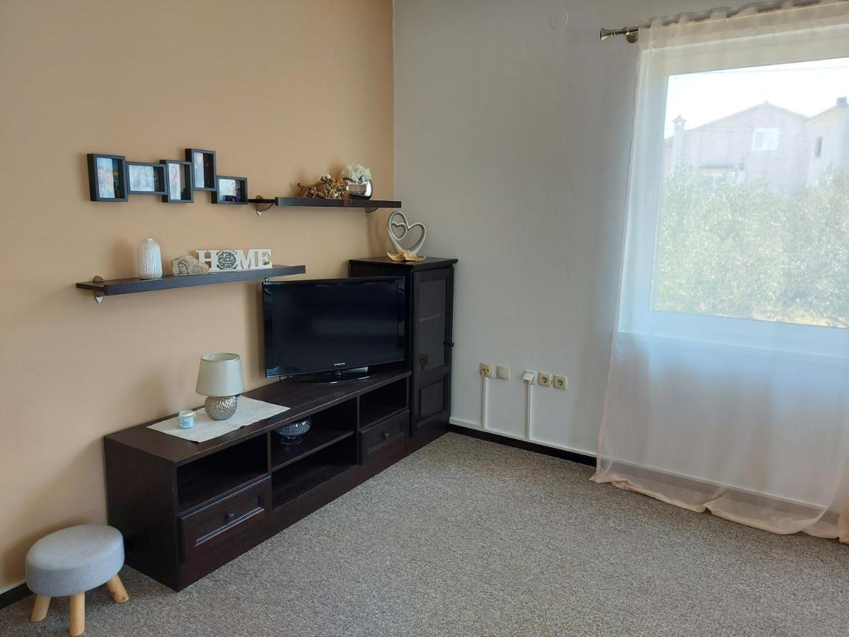 Apartman Larisa Apartment Kampor Bagian luar foto