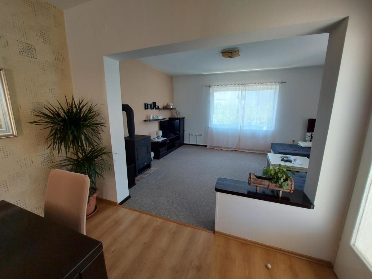 Apartman Larisa Apartment Kampor Bagian luar foto