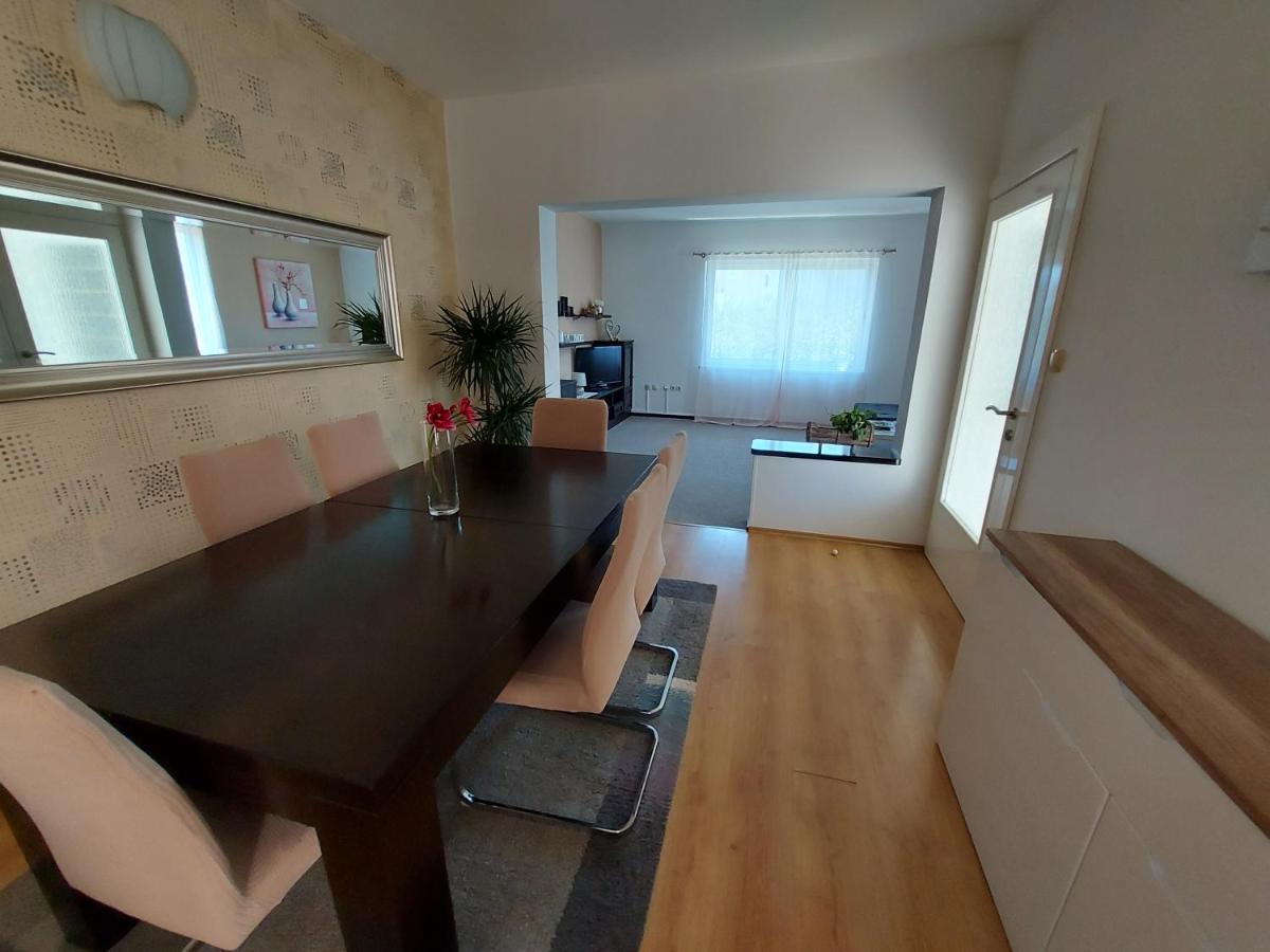 Apartman Larisa Apartment Kampor Bagian luar foto