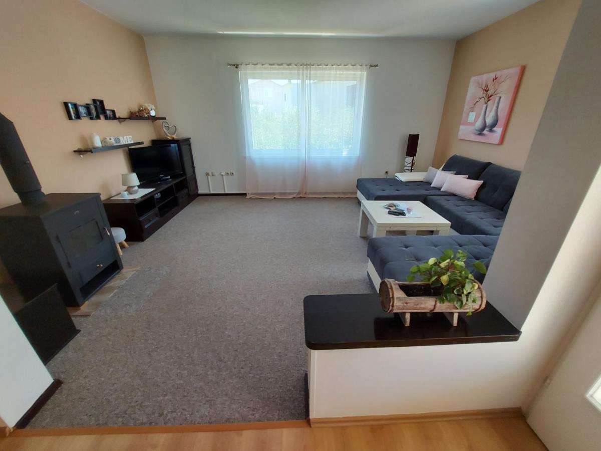 Apartman Larisa Apartment Kampor Bagian luar foto