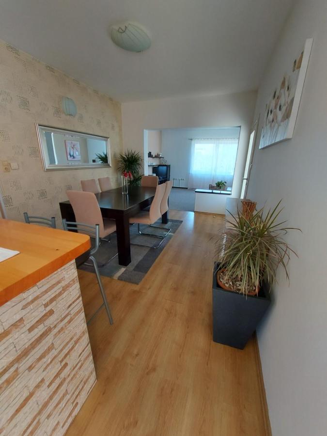 Apartman Larisa Apartment Kampor Bagian luar foto