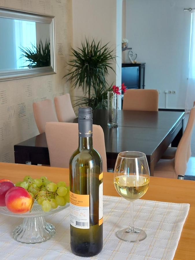 Apartman Larisa Apartment Kampor Bagian luar foto