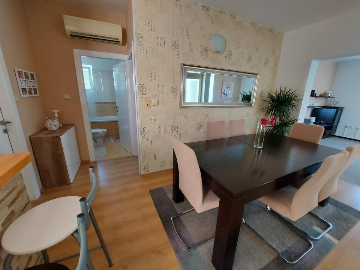 Apartman Larisa Apartment Kampor Bagian luar foto