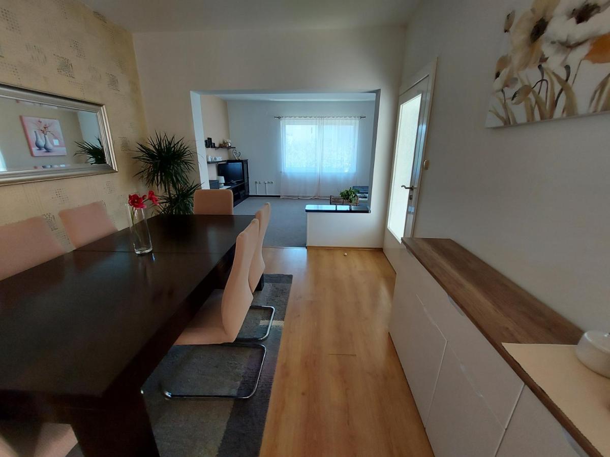 Apartman Larisa Apartment Kampor Bagian luar foto