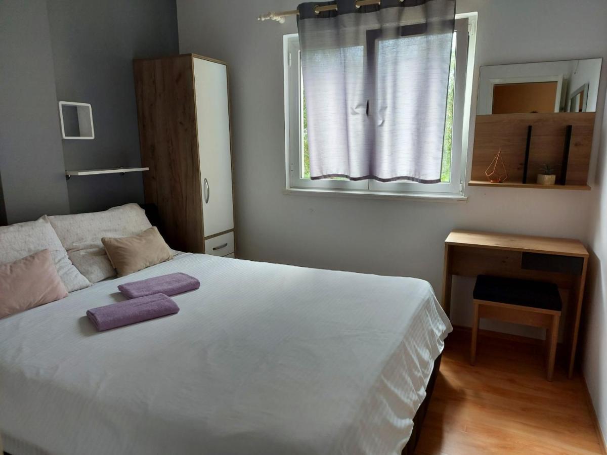Apartman Larisa Apartment Kampor Bagian luar foto