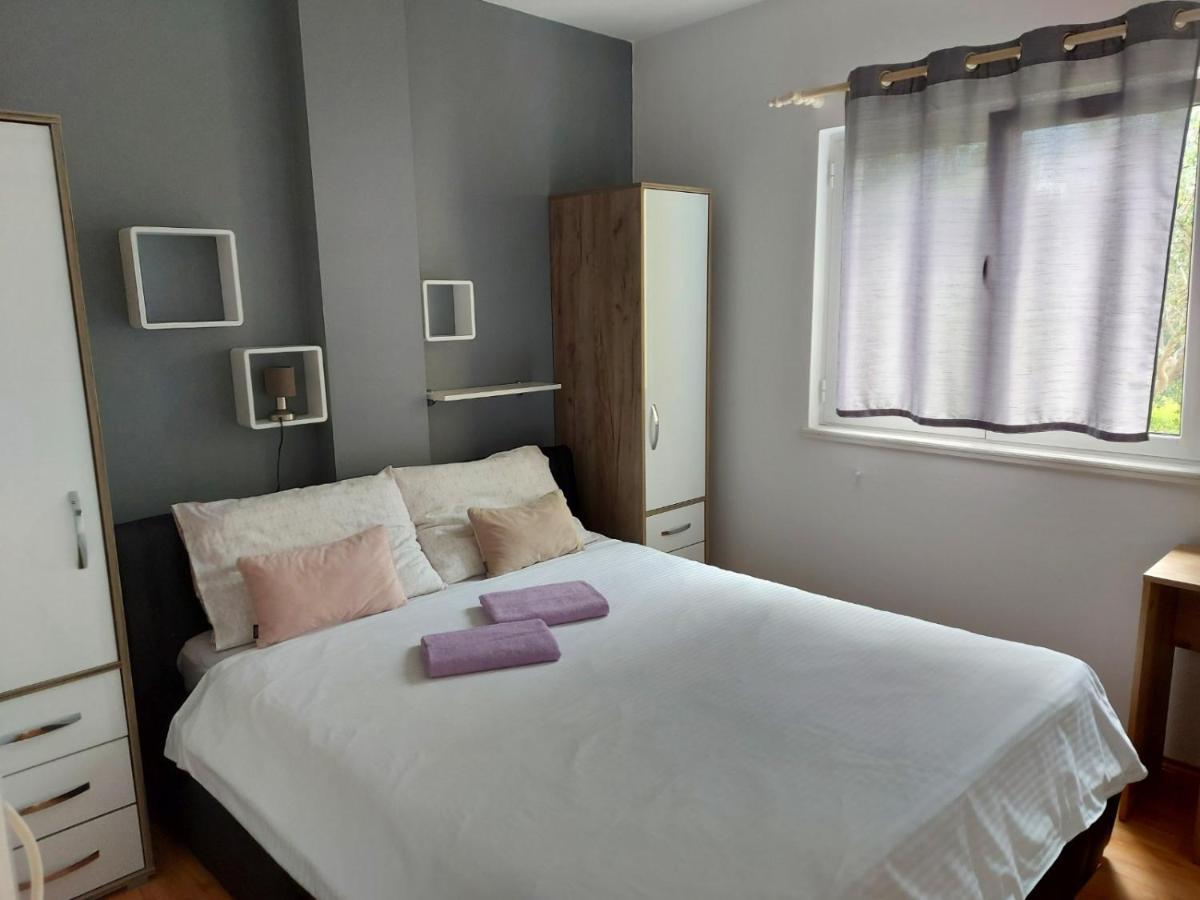 Apartman Larisa Apartment Kampor Bagian luar foto