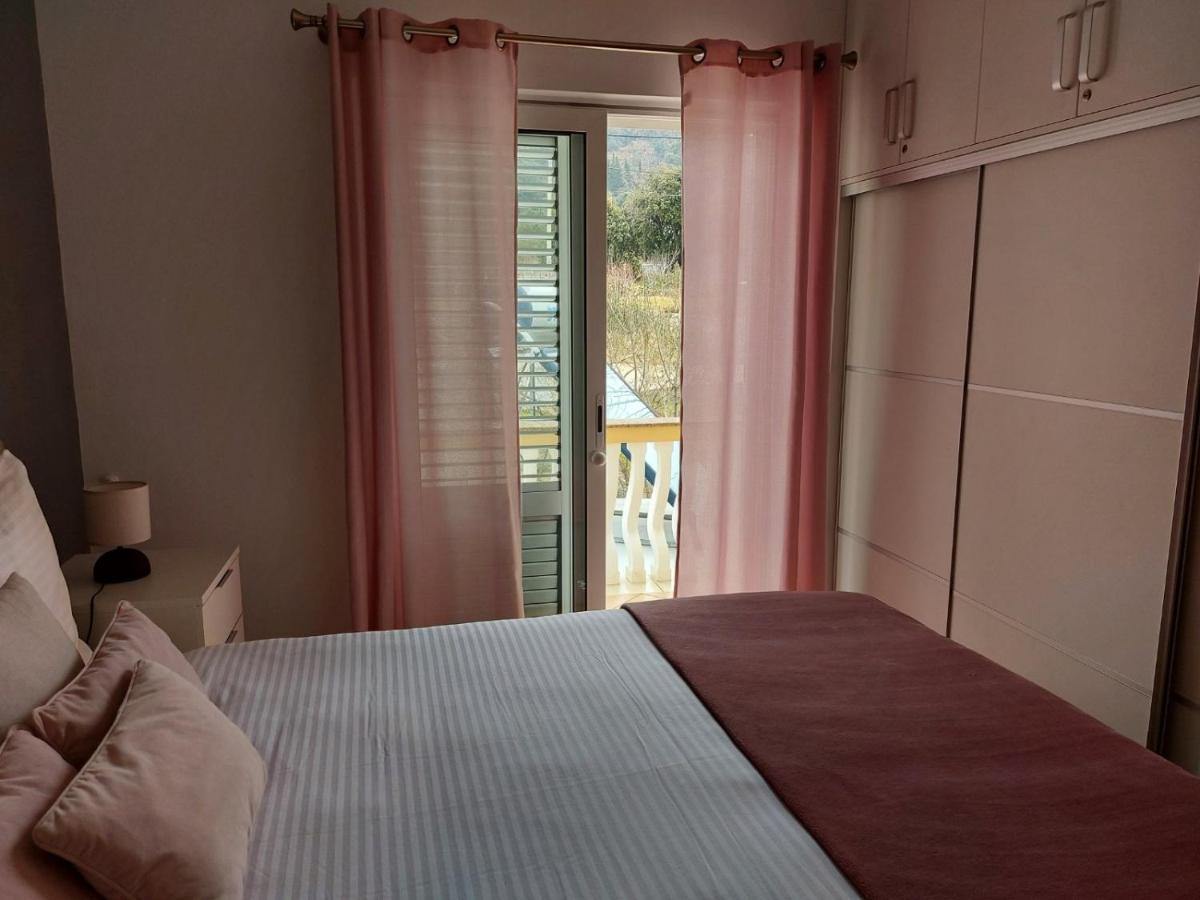 Apartman Larisa Apartment Kampor Bagian luar foto